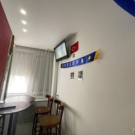 פרישטינה Shesh Hostel מראה חיצוני תמונה