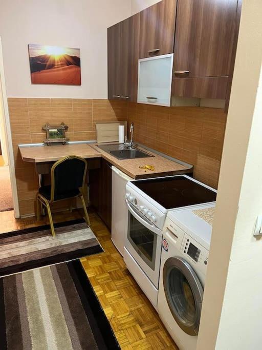 פרישטינה Shesh Hostel מראה חיצוני תמונה