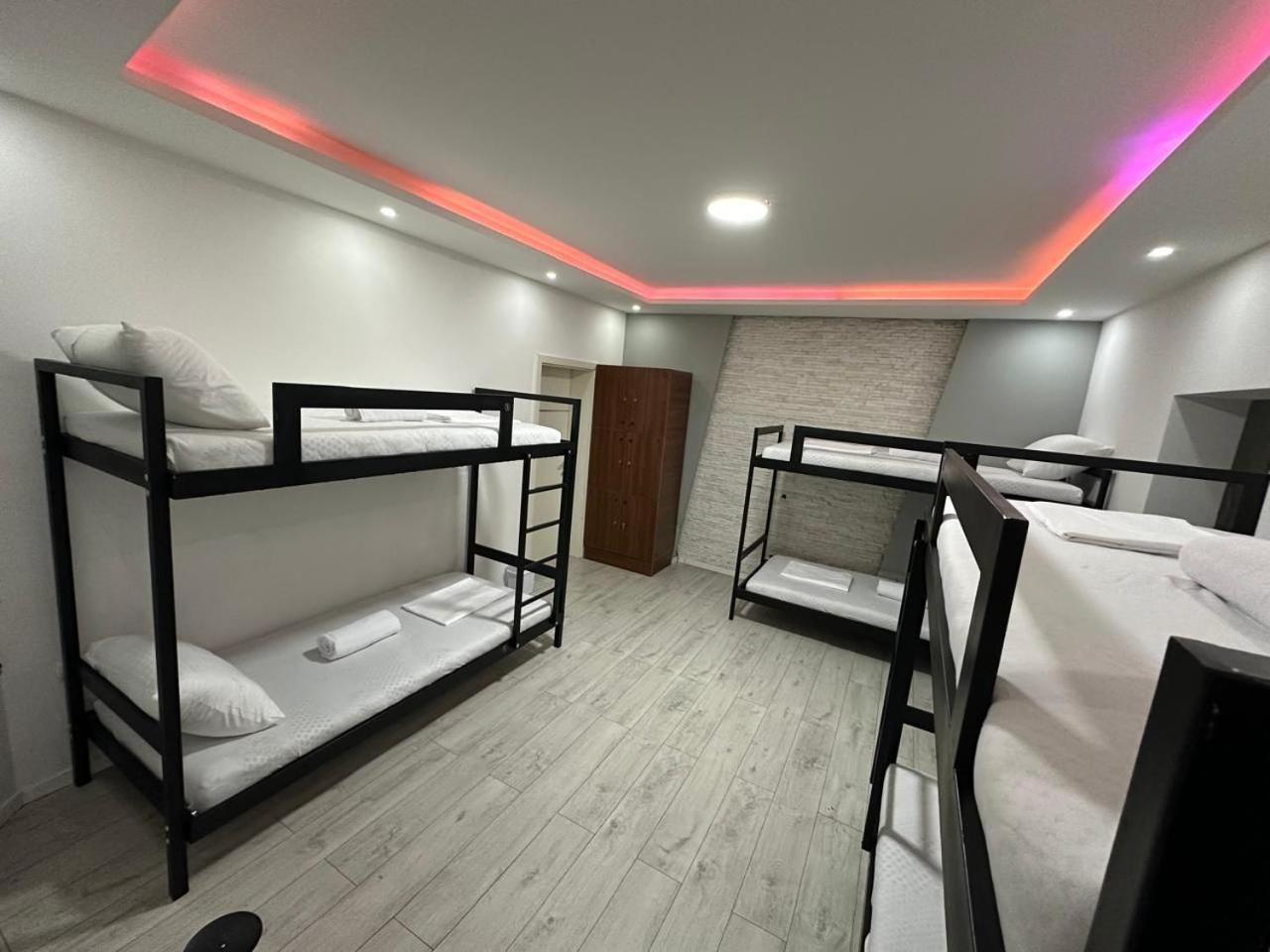 פרישטינה Shesh Hostel מראה חיצוני תמונה