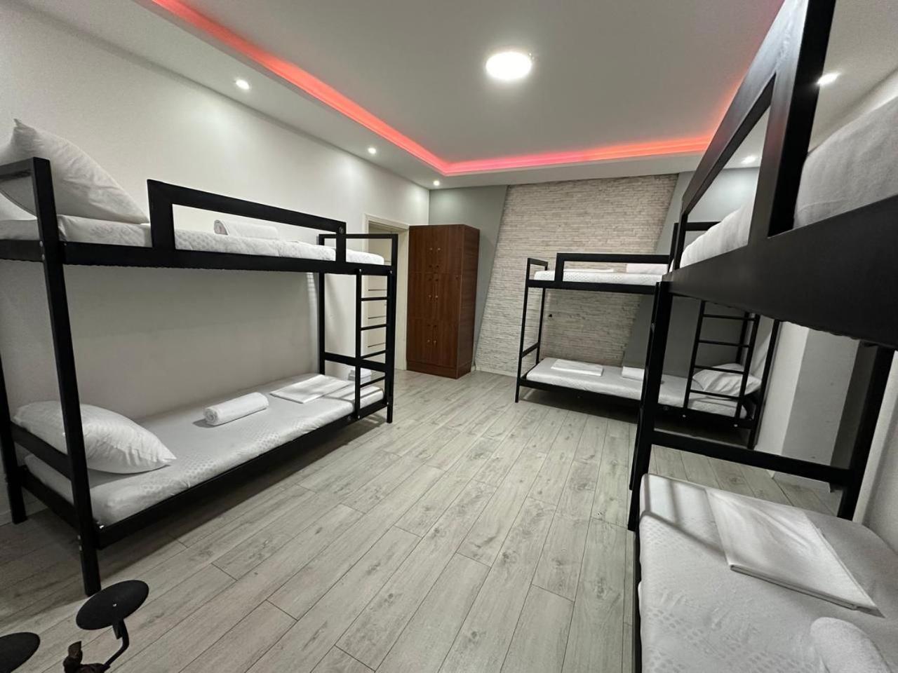 פרישטינה Shesh Hostel מראה חיצוני תמונה