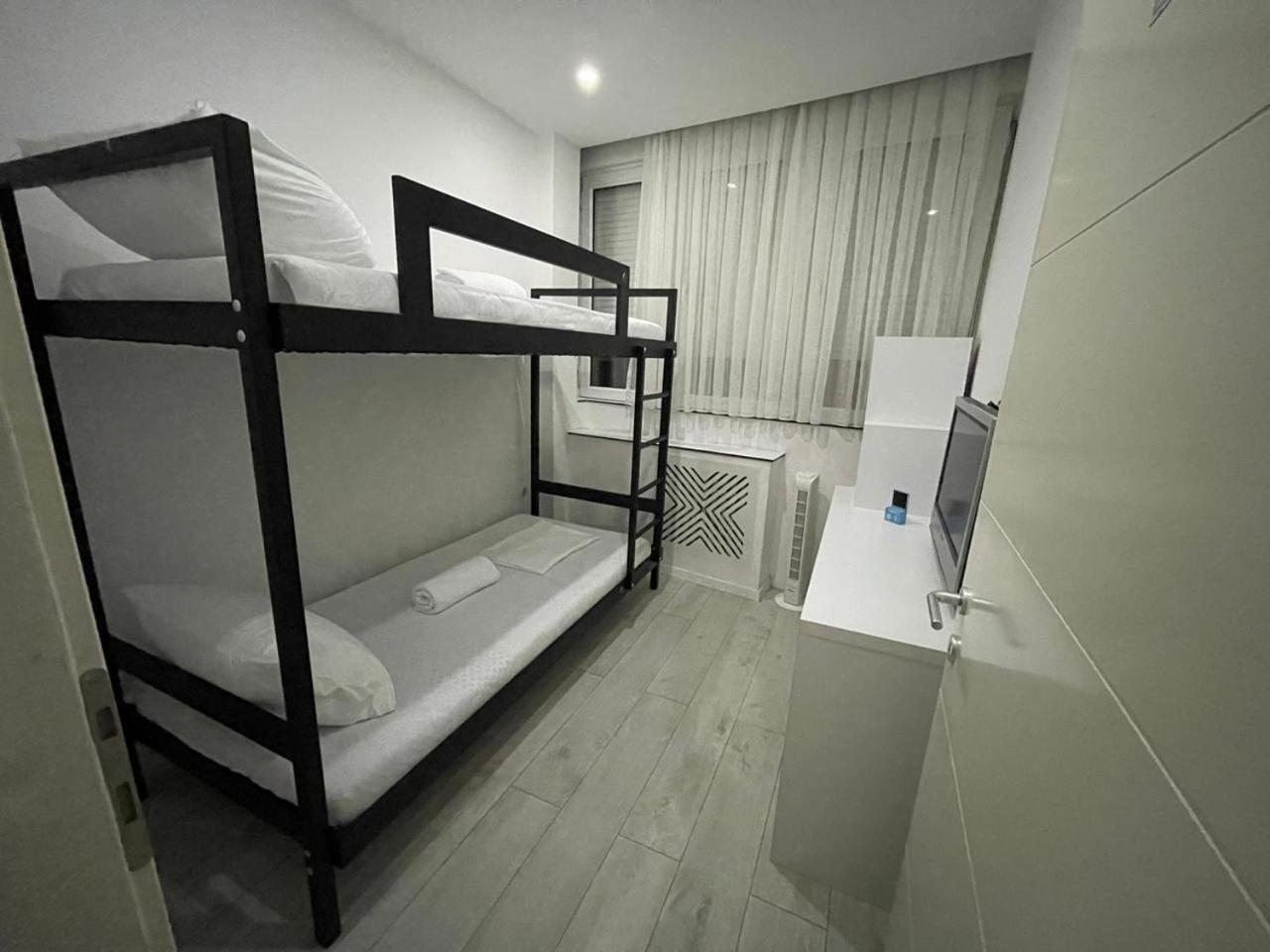 פרישטינה Shesh Hostel מראה חיצוני תמונה