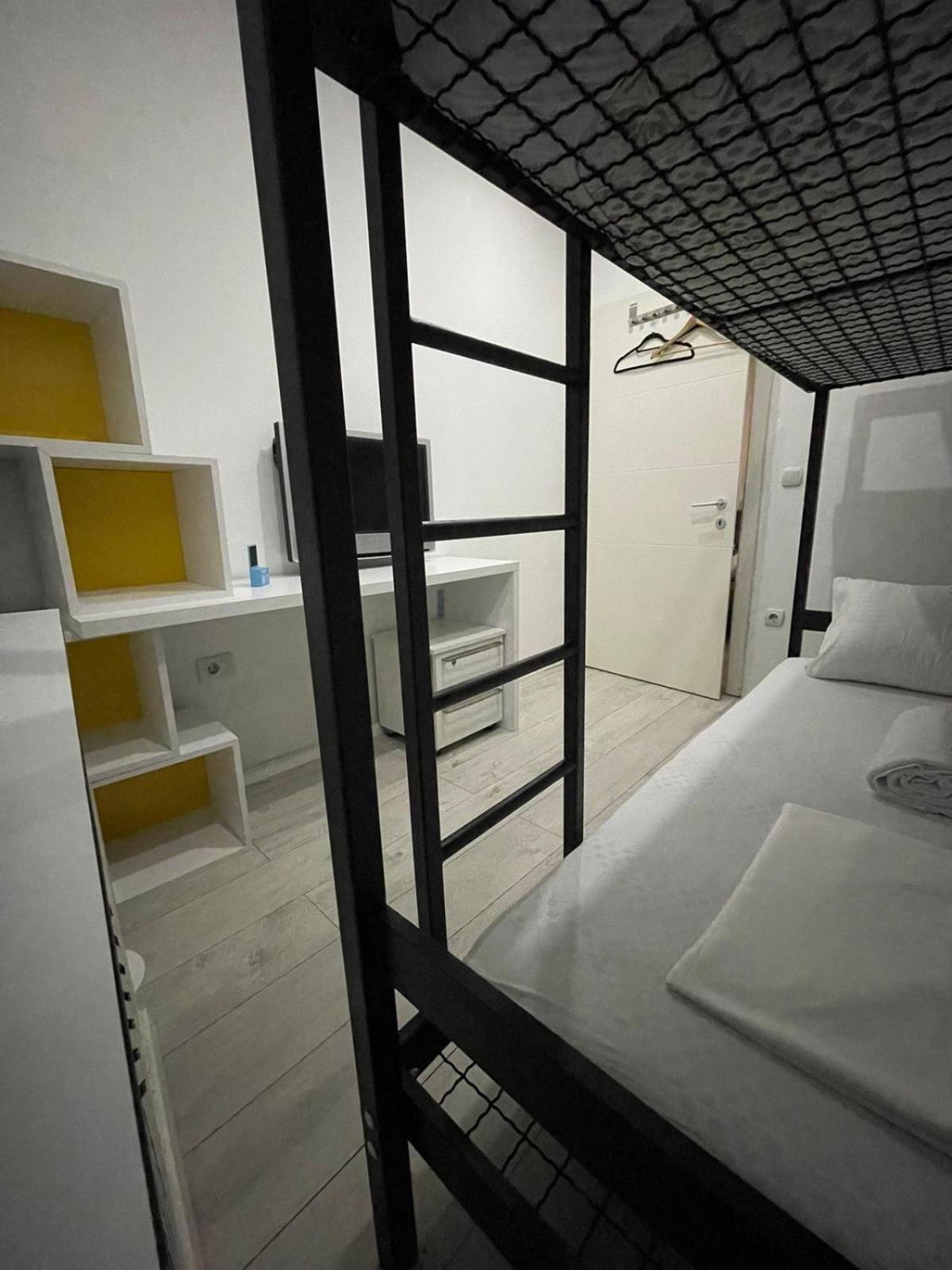 פרישטינה Shesh Hostel מראה חיצוני תמונה